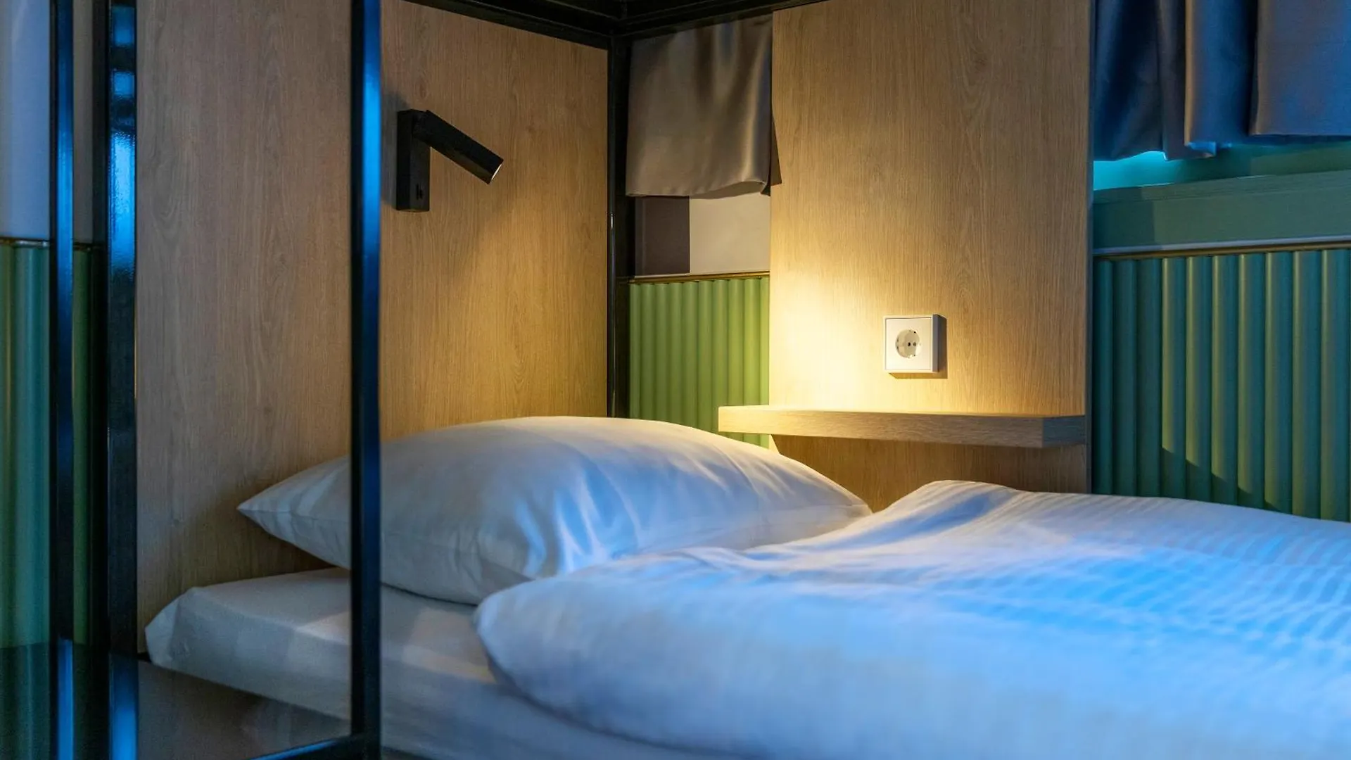 Tourist Inn Hotel Amsterdam 3*,